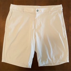 Men’s Lululemom Light Gray Classic Fit Golf Shorts